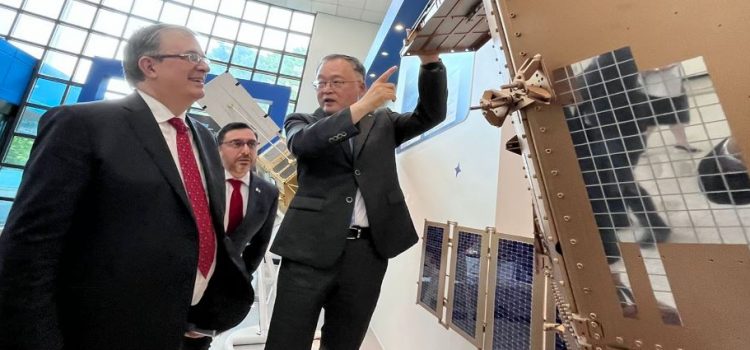 Marcelo Ebrard acompaña cooperación en materia aeroespacial entre México y Corea