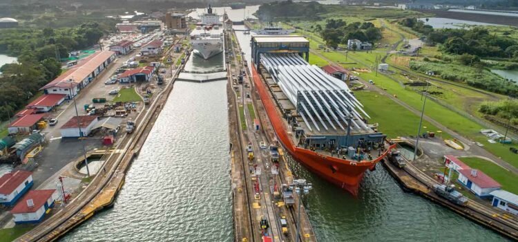 Estados Unidos negocia que sus buques de guerra pasen “gratis” por el Canal de Panamá