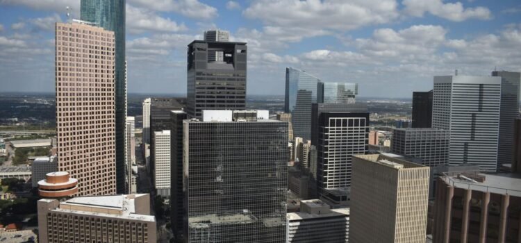 Las expectativas de crecimiento laboral de Houston para 2025 se reducen a la mitad