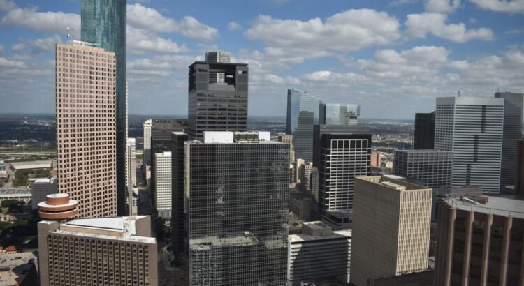 Las expectativas de crecimiento laboral de Houston para 2025 se reducen a la mitad