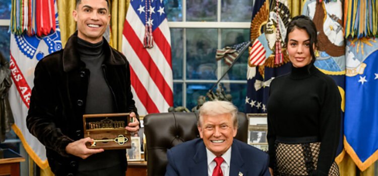 Cristiano Ronaldo recibe la Llave de Oro de la Casa Blanca tras reunión con Donald Trump