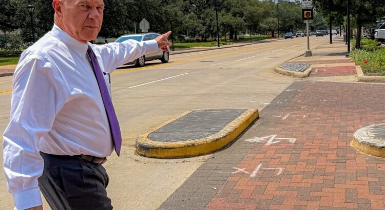 Alcalde de Houston defiende coordinación de HPD con ICE ante críticas Alcalde de Houston defiende coordinación de HPD con ICE ante críticas