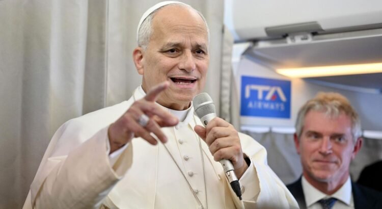 El papa llama a EE.UU. a evitar un ataque militar en Venezuela