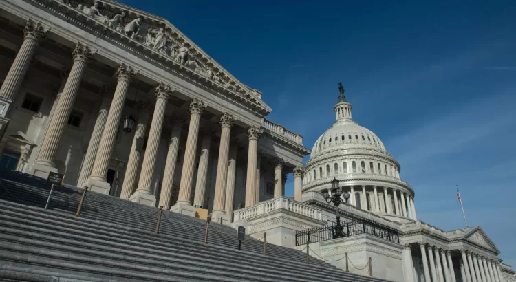 Estados Unidos aprueba presupuesto de $886 mil millones de dólares para la defensa del país