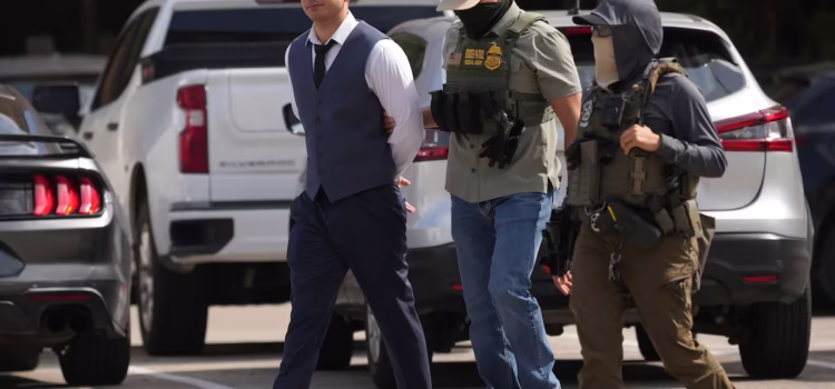 Texas se consolida como el líder de la cruzada antiinmigrante de Trump con 20.000 detenciones en cinco meses