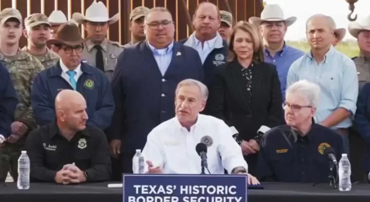Texas aprueba ley que permite a policía detener y expulsar migrantes a México