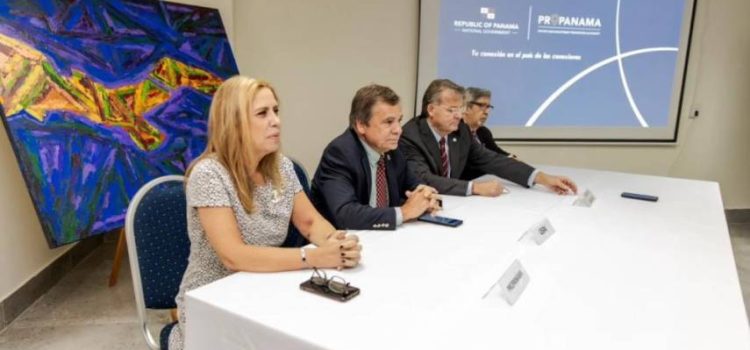 Panamá potencia su plataforma logística en foro internacional en Houston, Texas