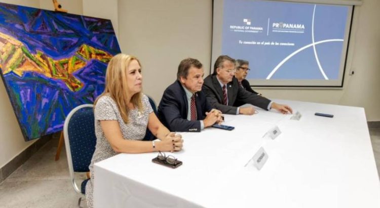 Panamá potencia su plataforma logística en foro internacional en Houston, Texas