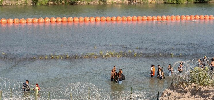 Boyas puestas por Texas en la frontera, están de lado Mexicano